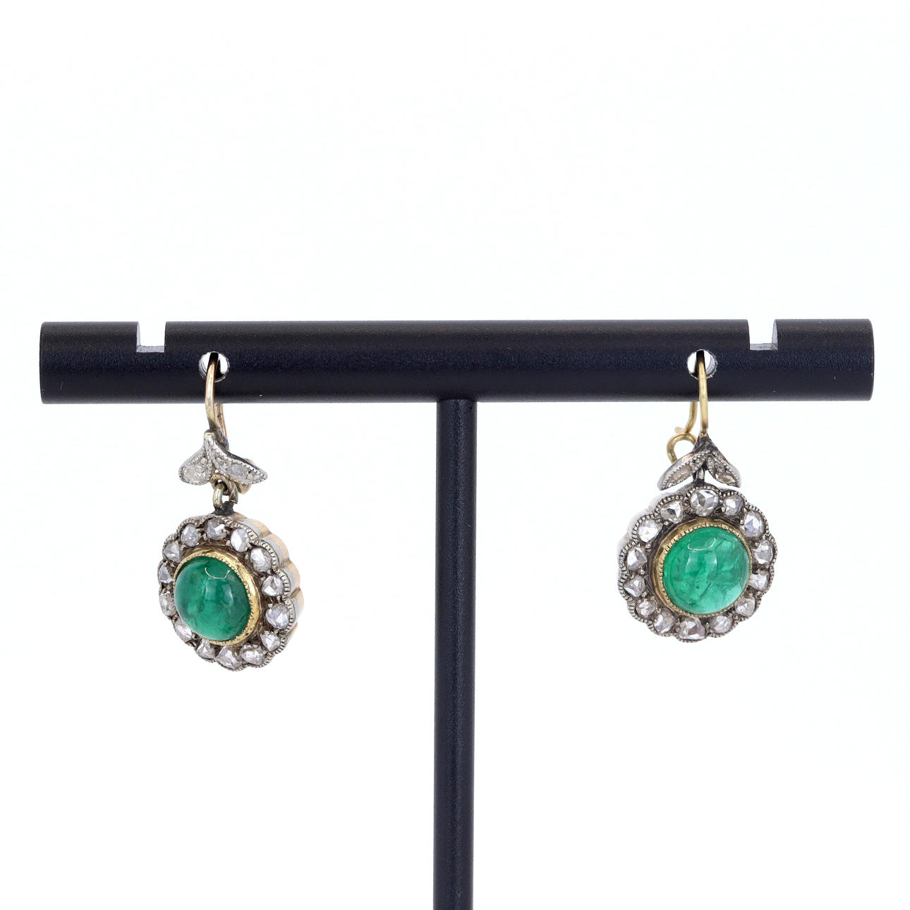 EMERALD & DIAMOND DROP EARRINGS.