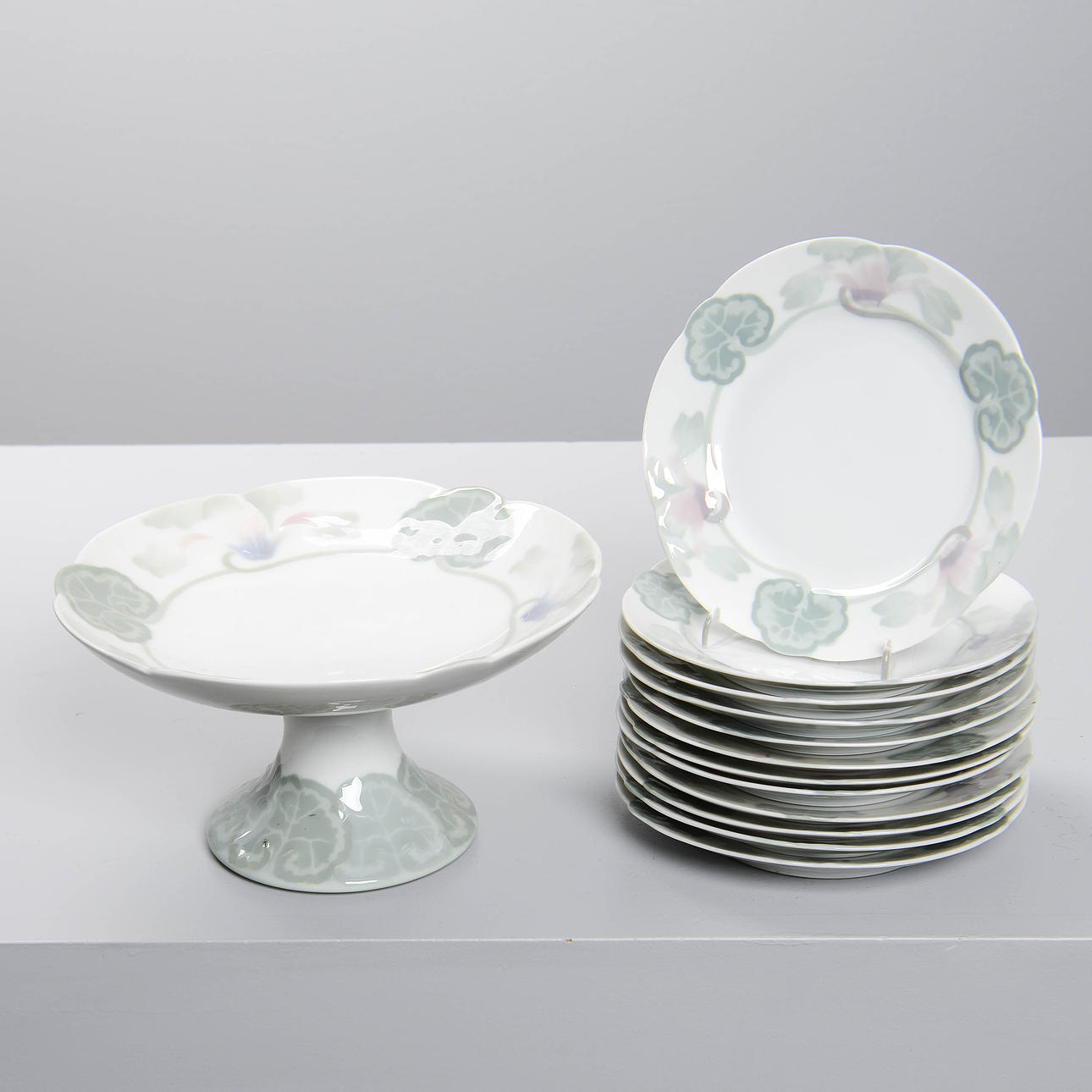 ALGOT ERIKSON. "Alpviol", 13 pieces, Rörstrand, designed 1897.