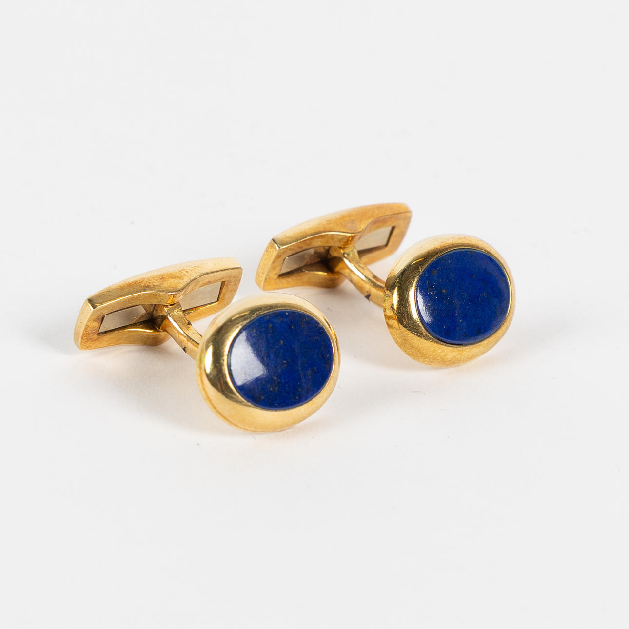 CUFFLINKS, 1 pair, lapis lazuli and 18K gold.