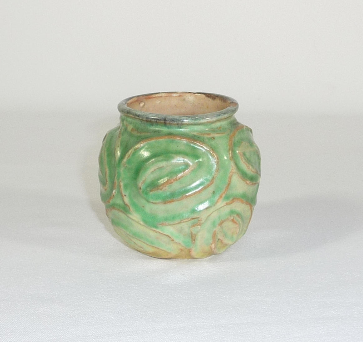 MAX LÄUGER. liten vas.