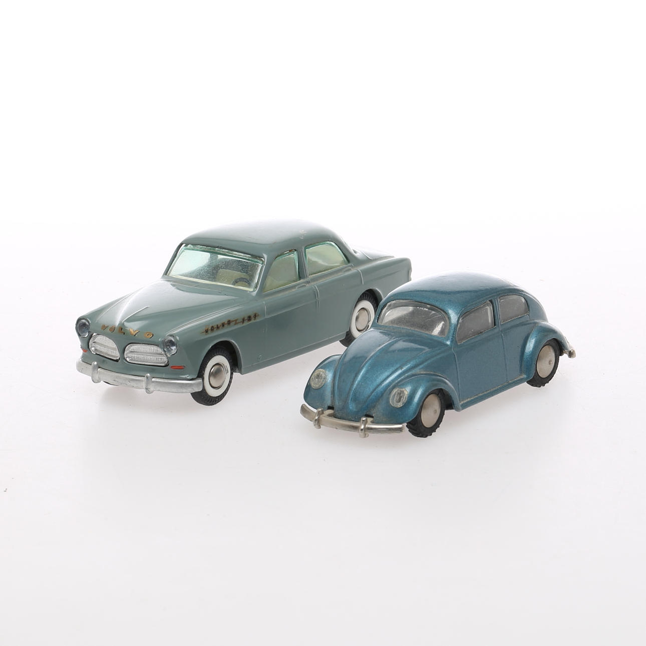 TEKNO VW bubbla och Volvo Amazon 810.