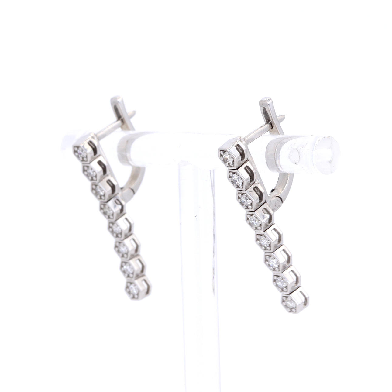 14CT WHITE GOLD DIAMOND SET DROP EARRINGS.