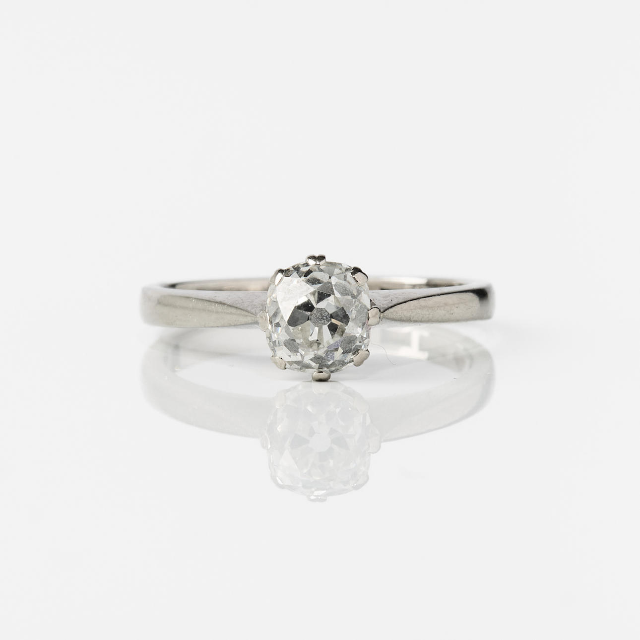 ENSTENSRING, 18K vitguld med en diamant, Stockholm 1962