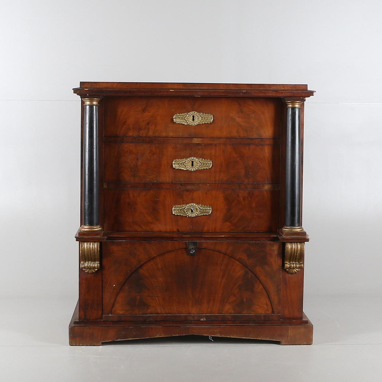 BYRÅ, 4 lådor, mahognyfaner, Karl-johan stil, 18/1900-tal.