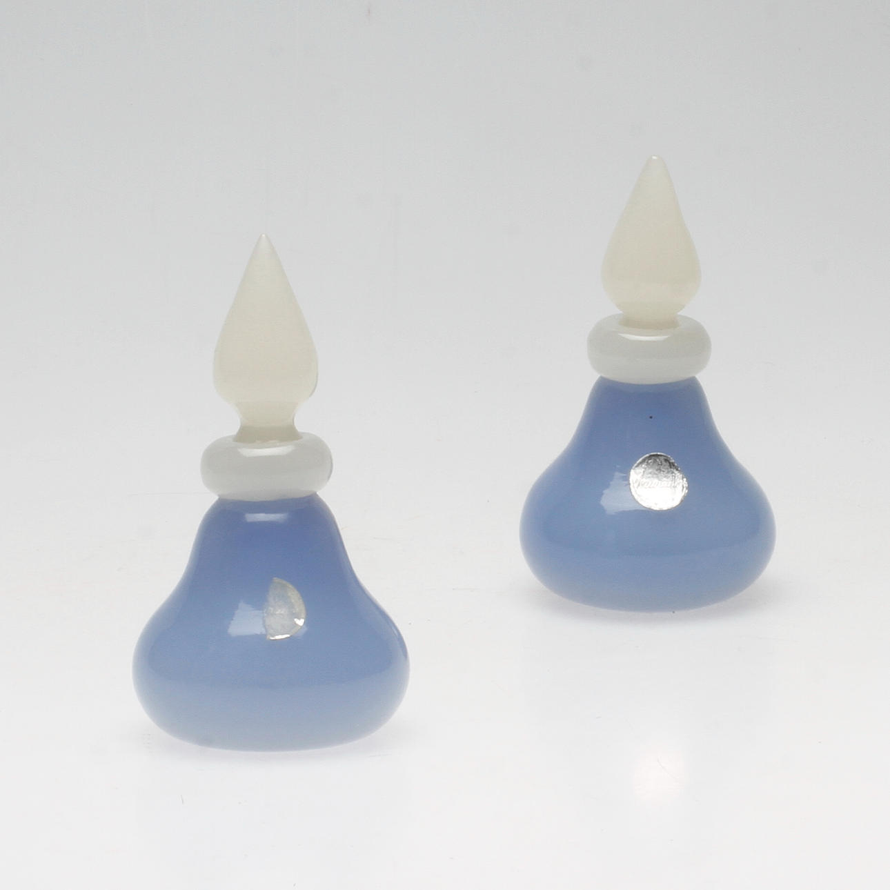 FLAKONGER, ett par, glas. Murano, Italien.