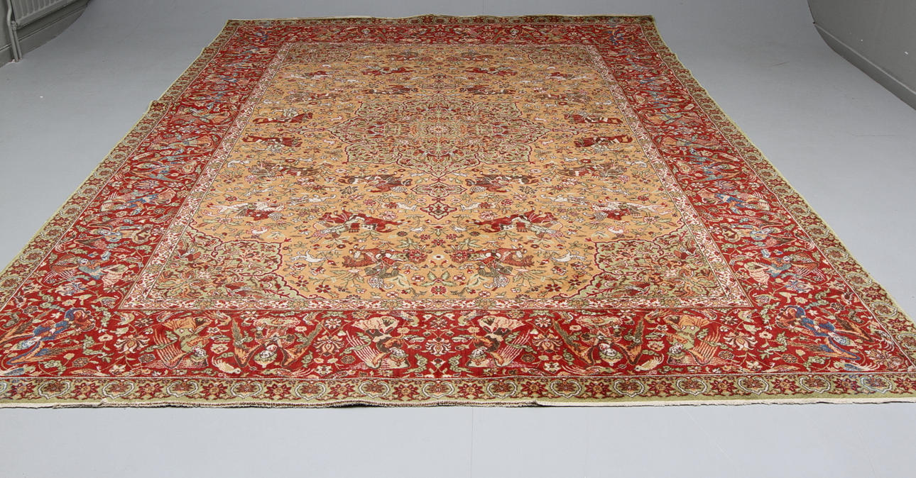 MATTA, wilton, täbrizmönster med jaktmotiv. 250 x 350 cm.