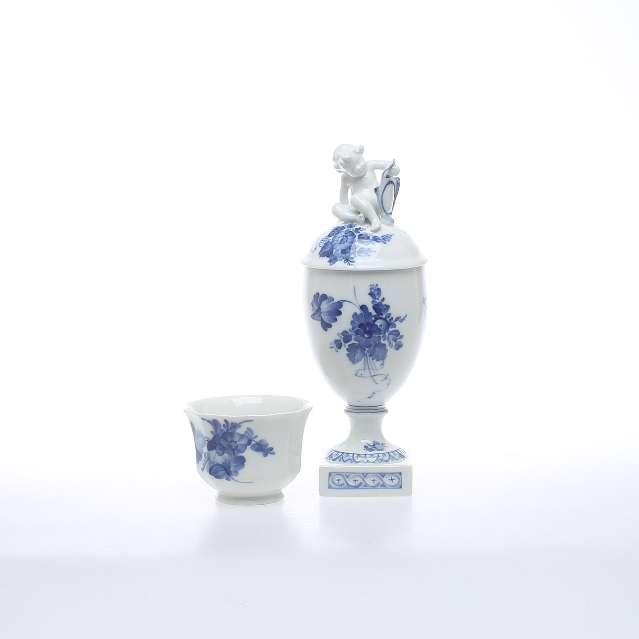 LOCKURNA, SKÅL, porslin, "Blå Blomst", Royal Copenhagen, Danmark.