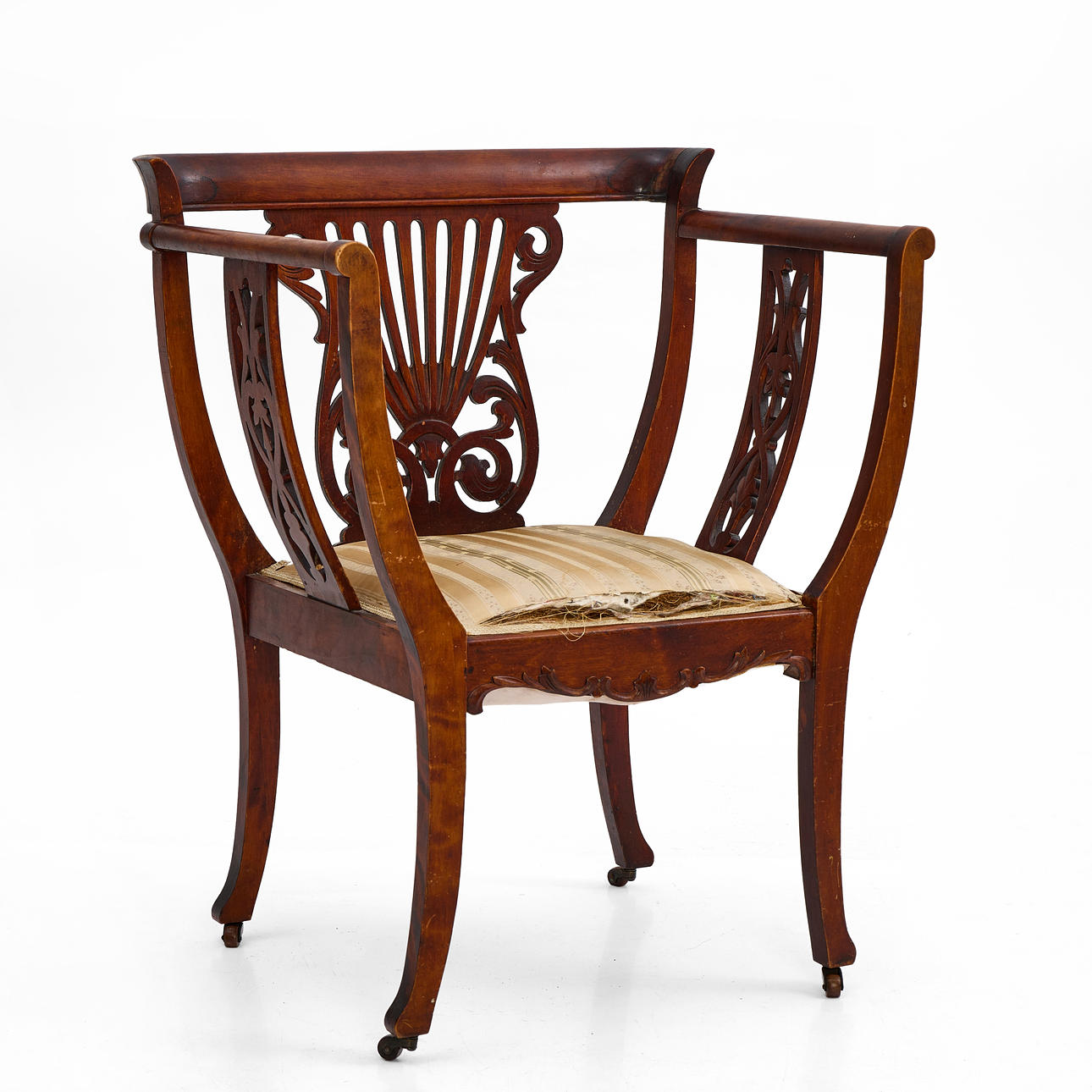 KARMSTOL, jugend, 1800/1900-tal, mahogny, genombuten ryggbricka, träskuren dekor, på hjultrissor