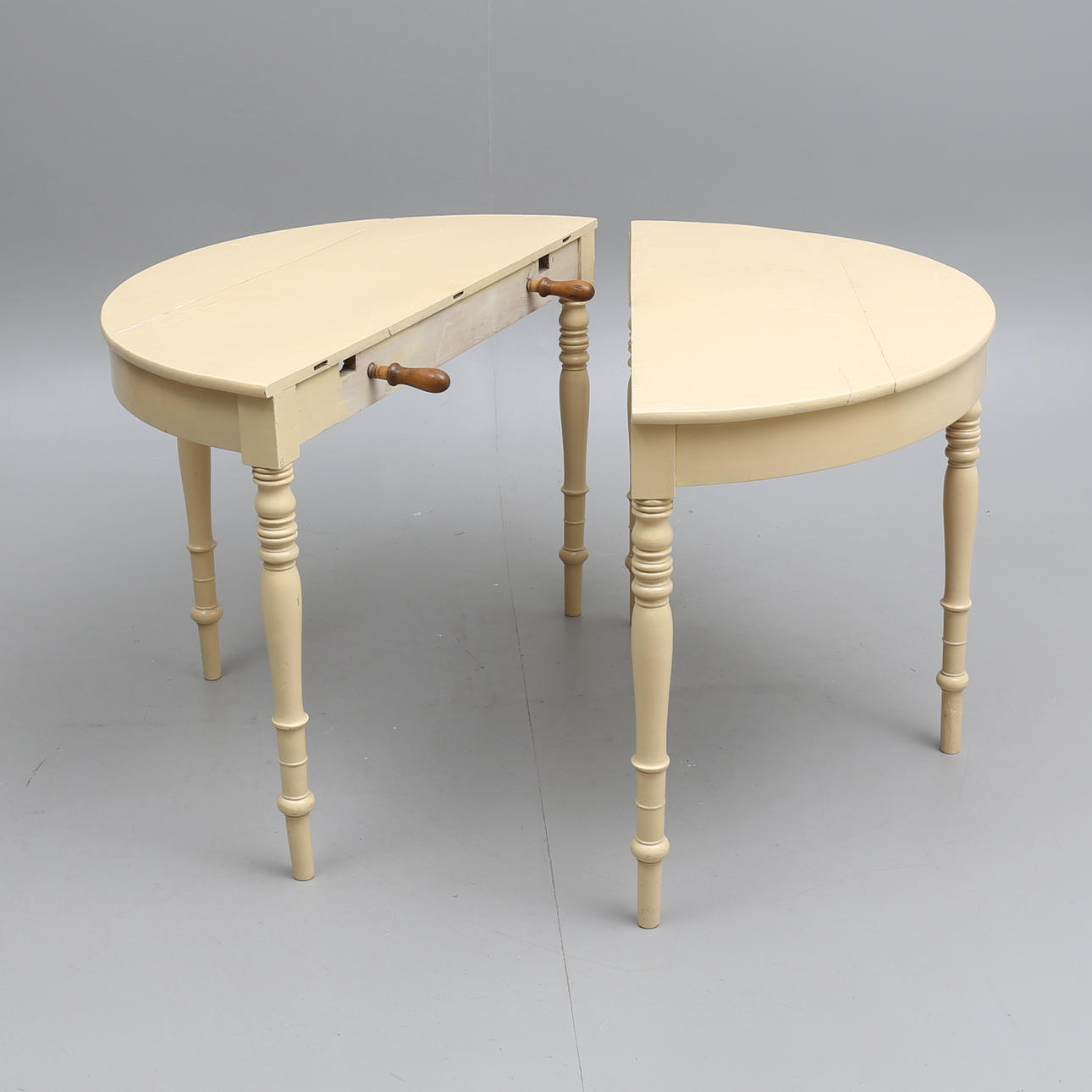 HALVMÅNEBORD, sent 1800-tal.