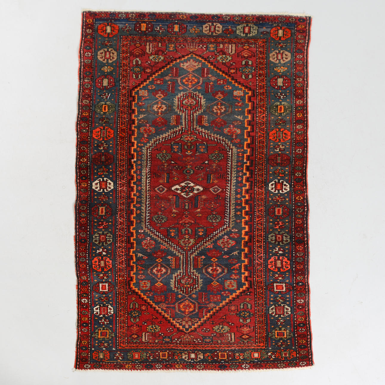 CARPET, oriental, 205 x 125 cm.