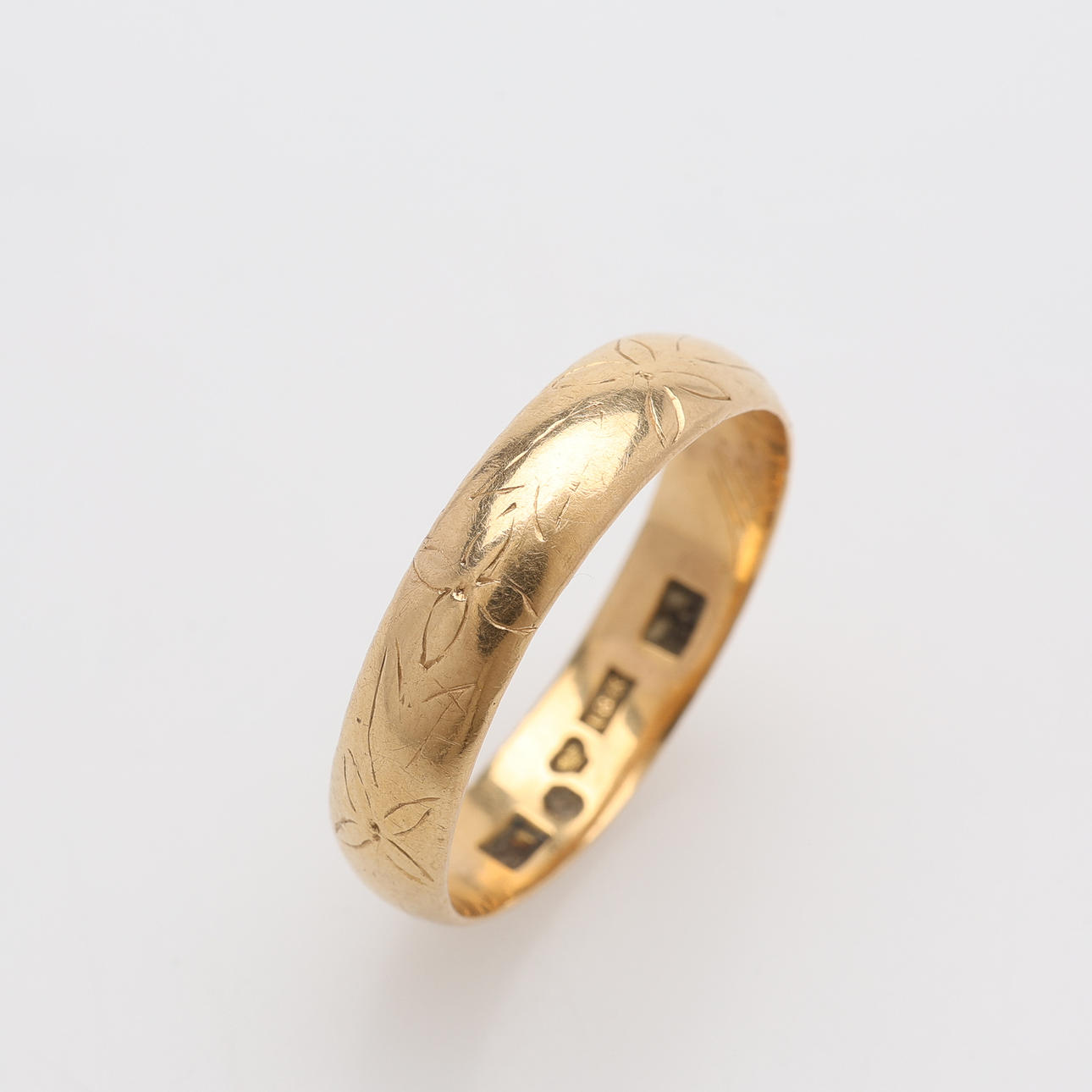 RING, 18K GOLD, WEIGHT APPROX. 4.6 GRAMS.