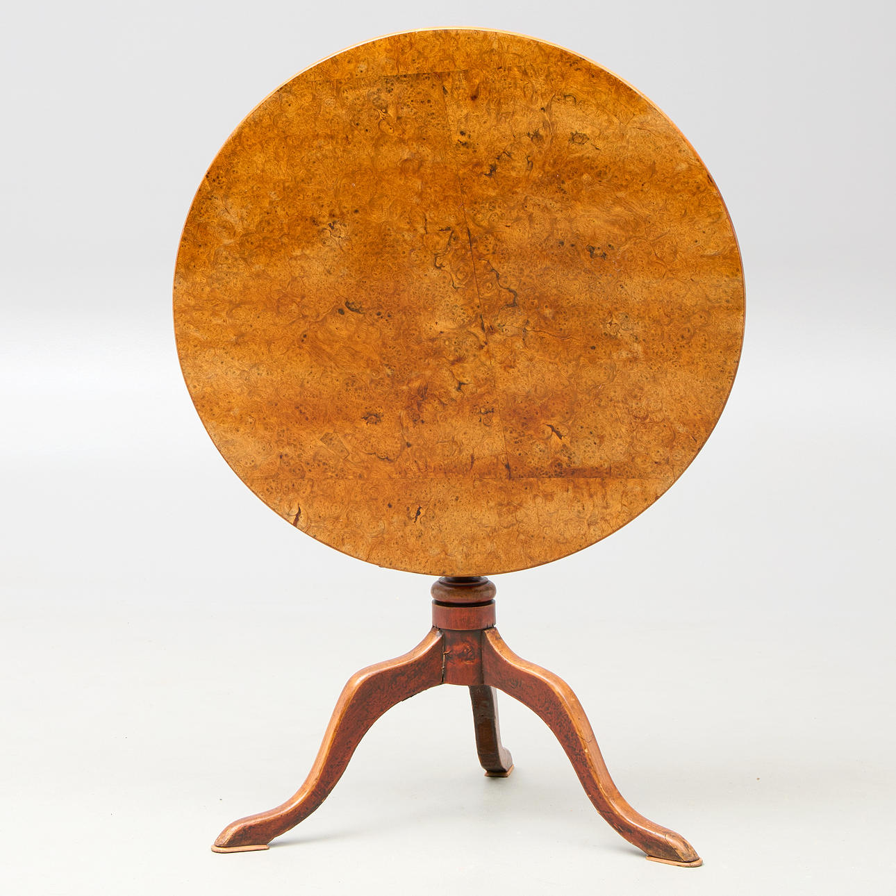 DROP-LEAF TABLE, alder burl, Mälardalen, 19th century.