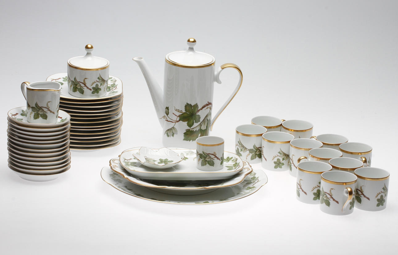 SERVISDELAR, porslin. "Vinranka", Hackefors.