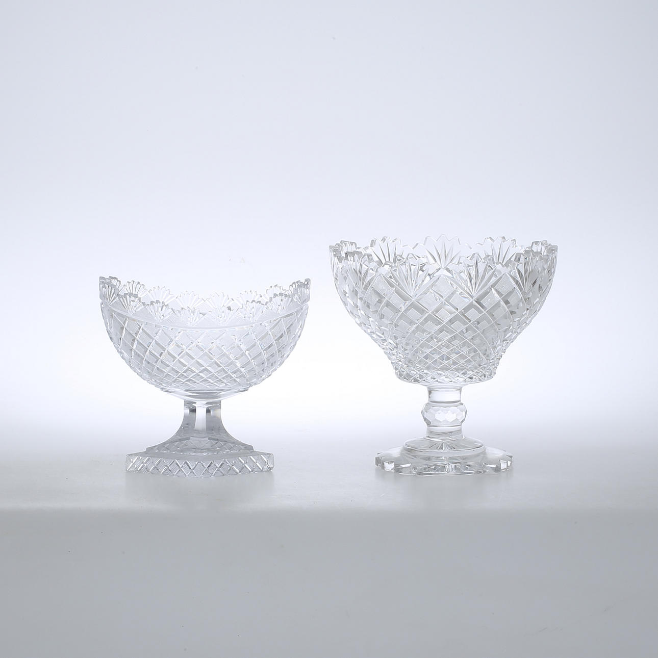 SKÅLAR, på fot, 2 st, glas, 1900-tal.