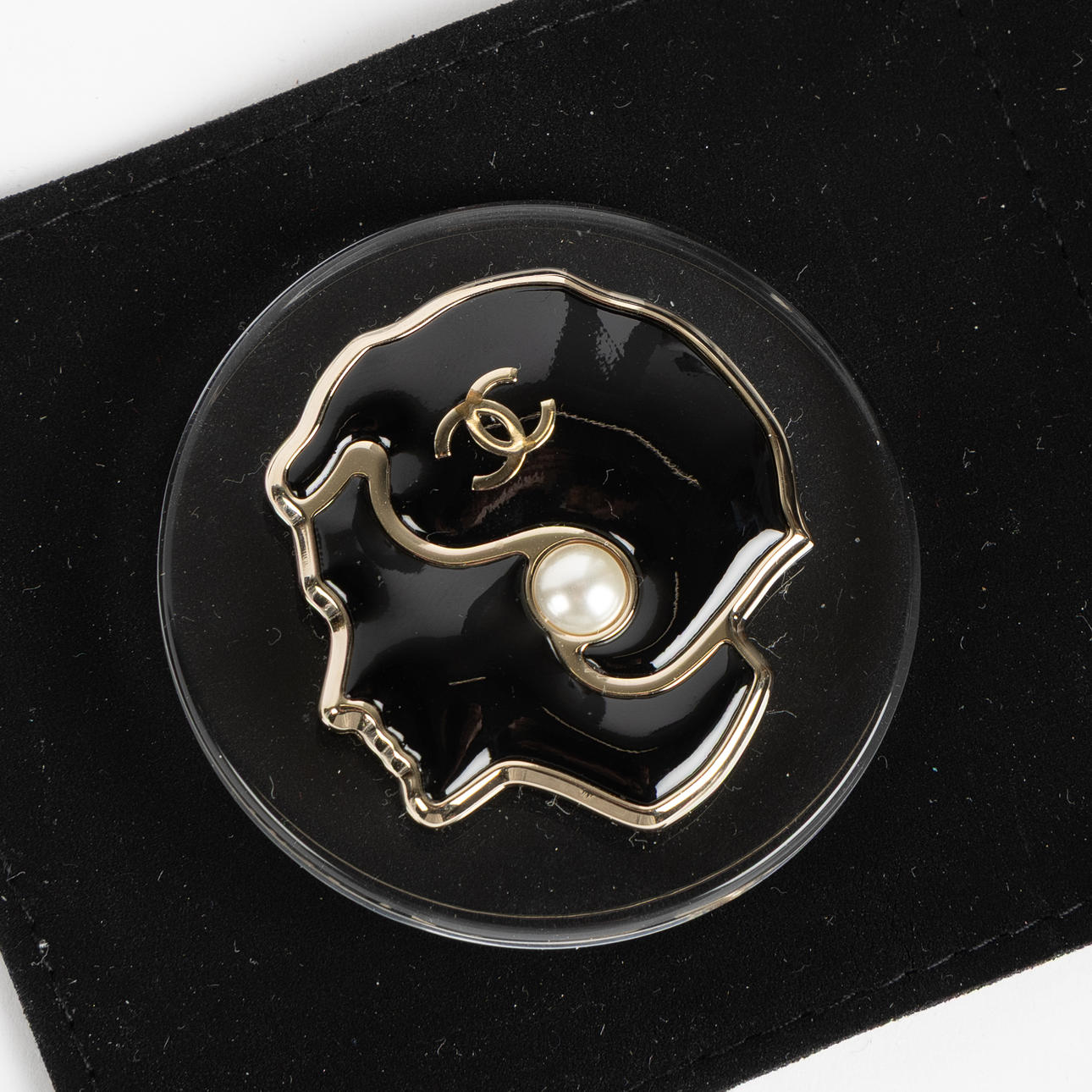 CHANEL, brooch, 2018 collection.