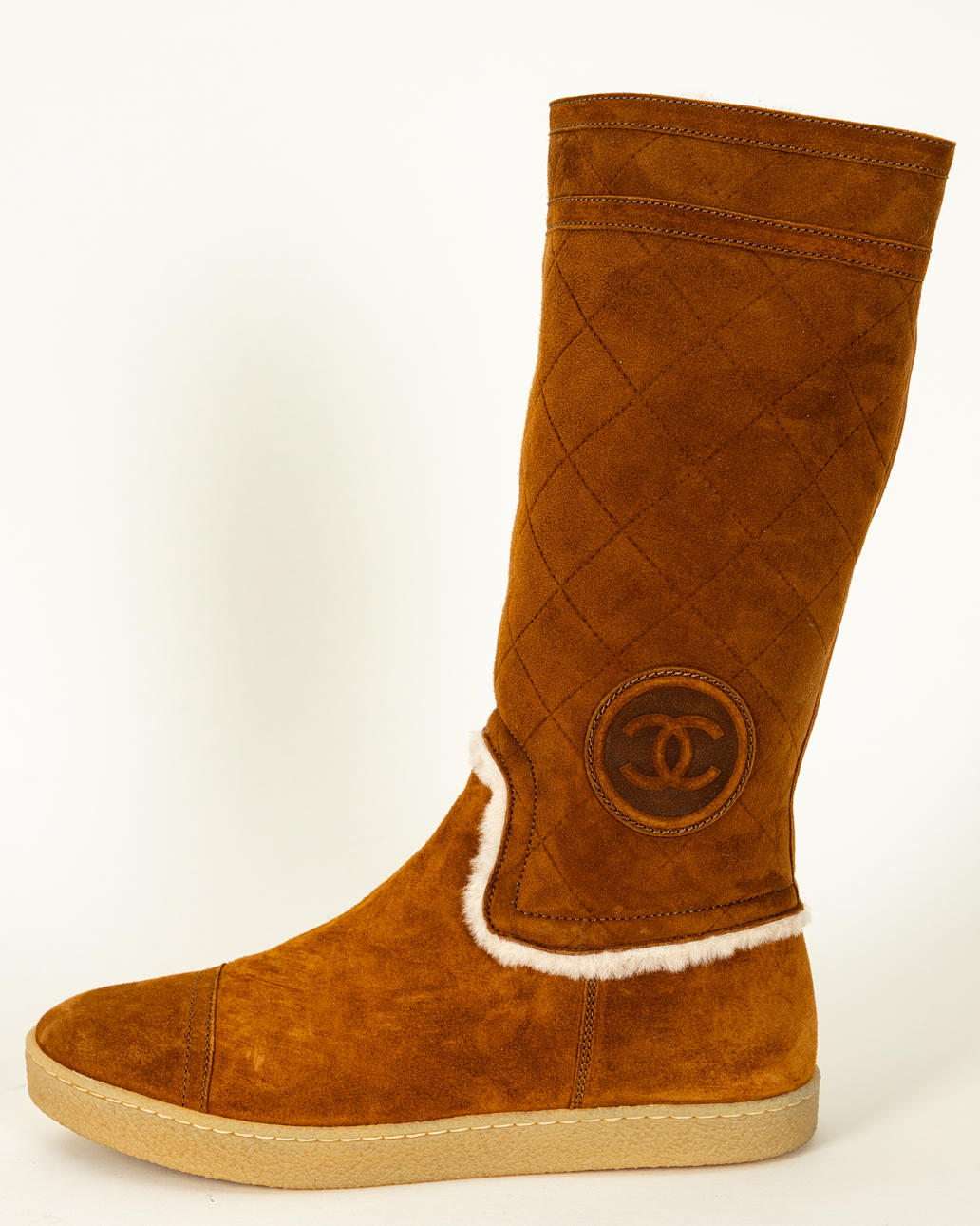 CHANEL. Boots, light brown suede.