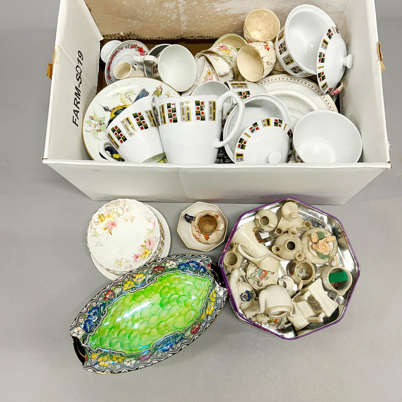 MIXED CERAMICS.