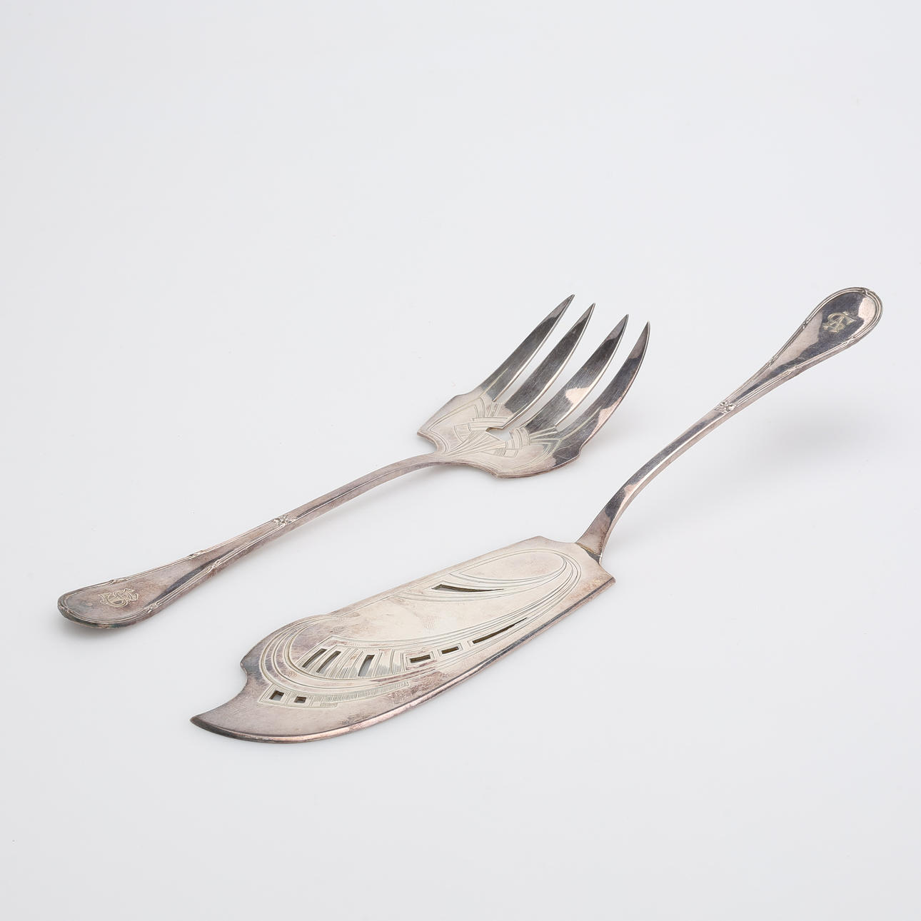 SERVING CUTLERY, TWO PIECES, SILVER, TOTAL WEIGHT APPROX. 207 GRAMS.