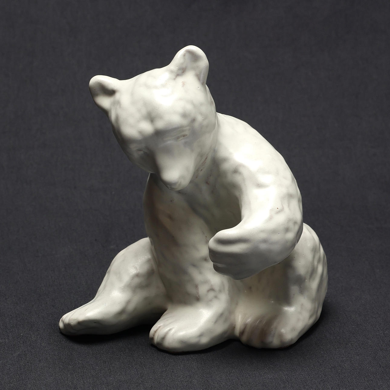 VICKE LINDSTRAND. Figurine, bear, ceramic, Uppsala-Ekeby.