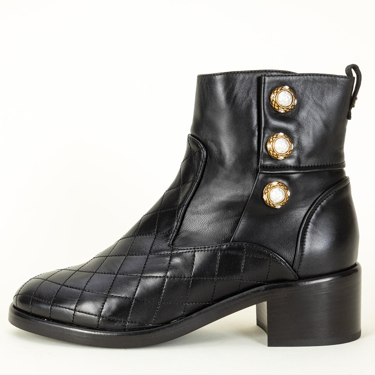 CHANEL. Leather ankle boots, 40C.