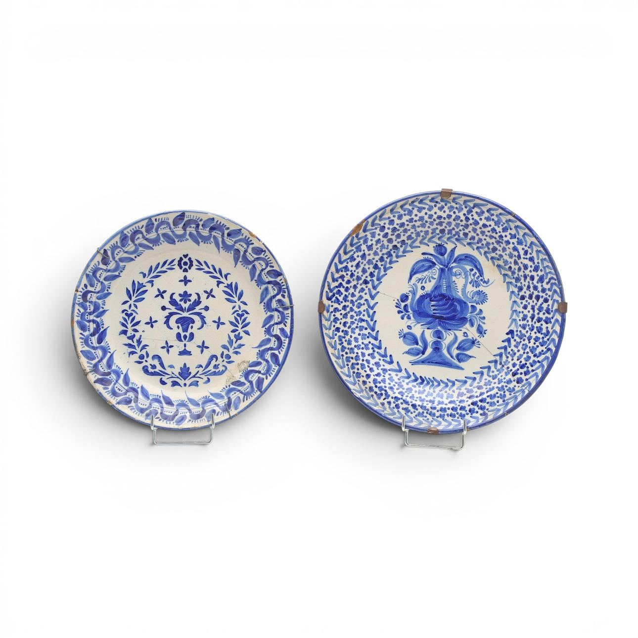 Two Manises earthenware dishes, 19th Century.