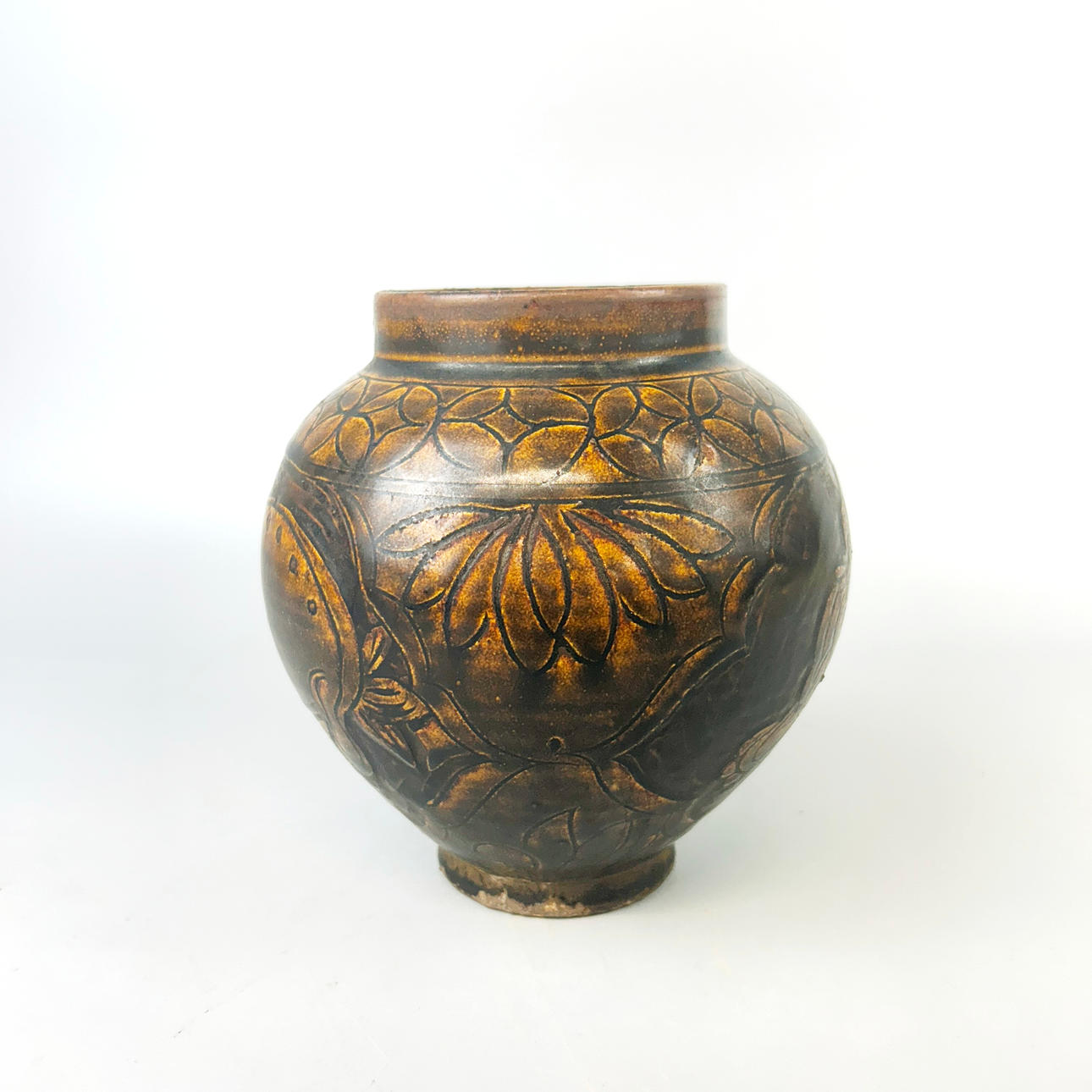 CHINESE POTTERY VASE.