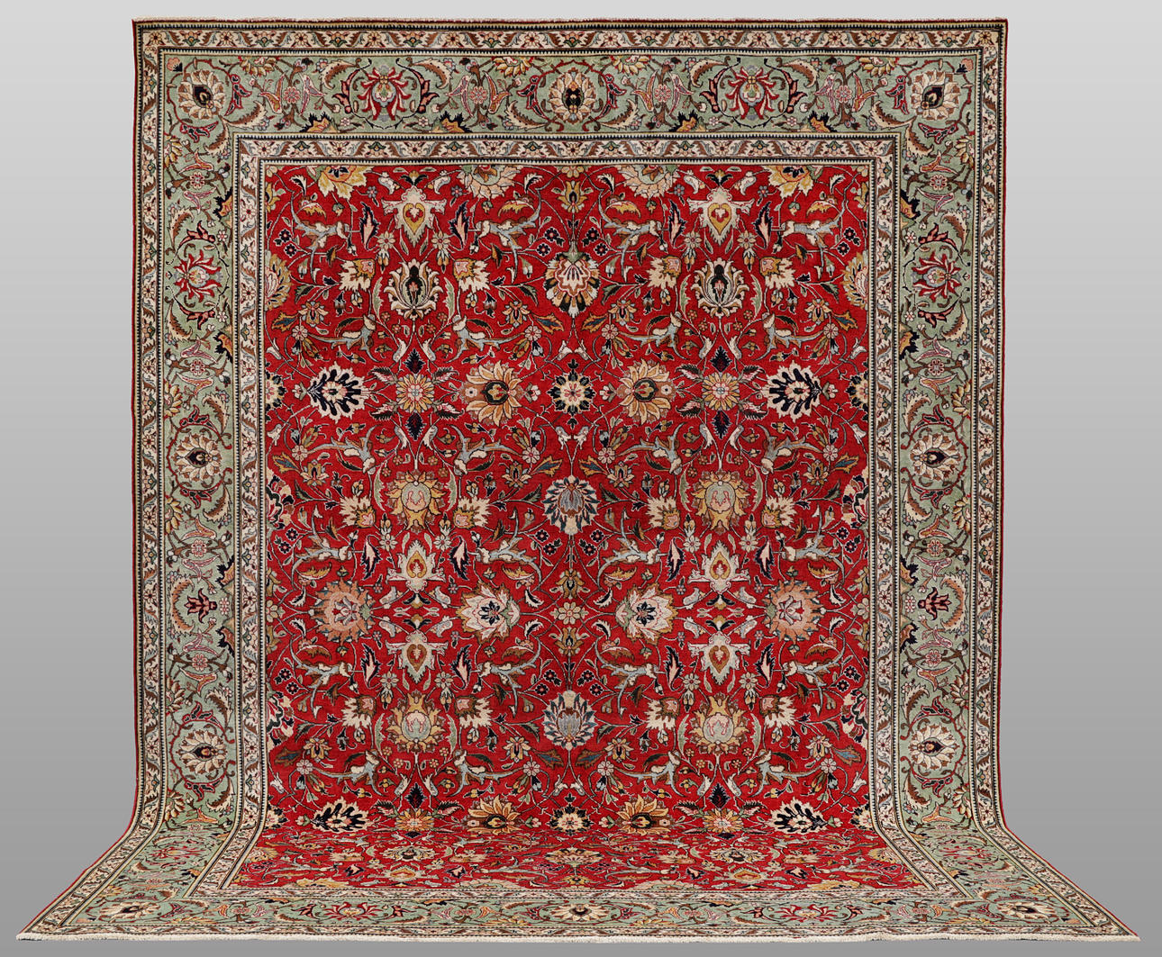MATTA. Semiantik Täbriz, patinerad, 378 x 285 cm.