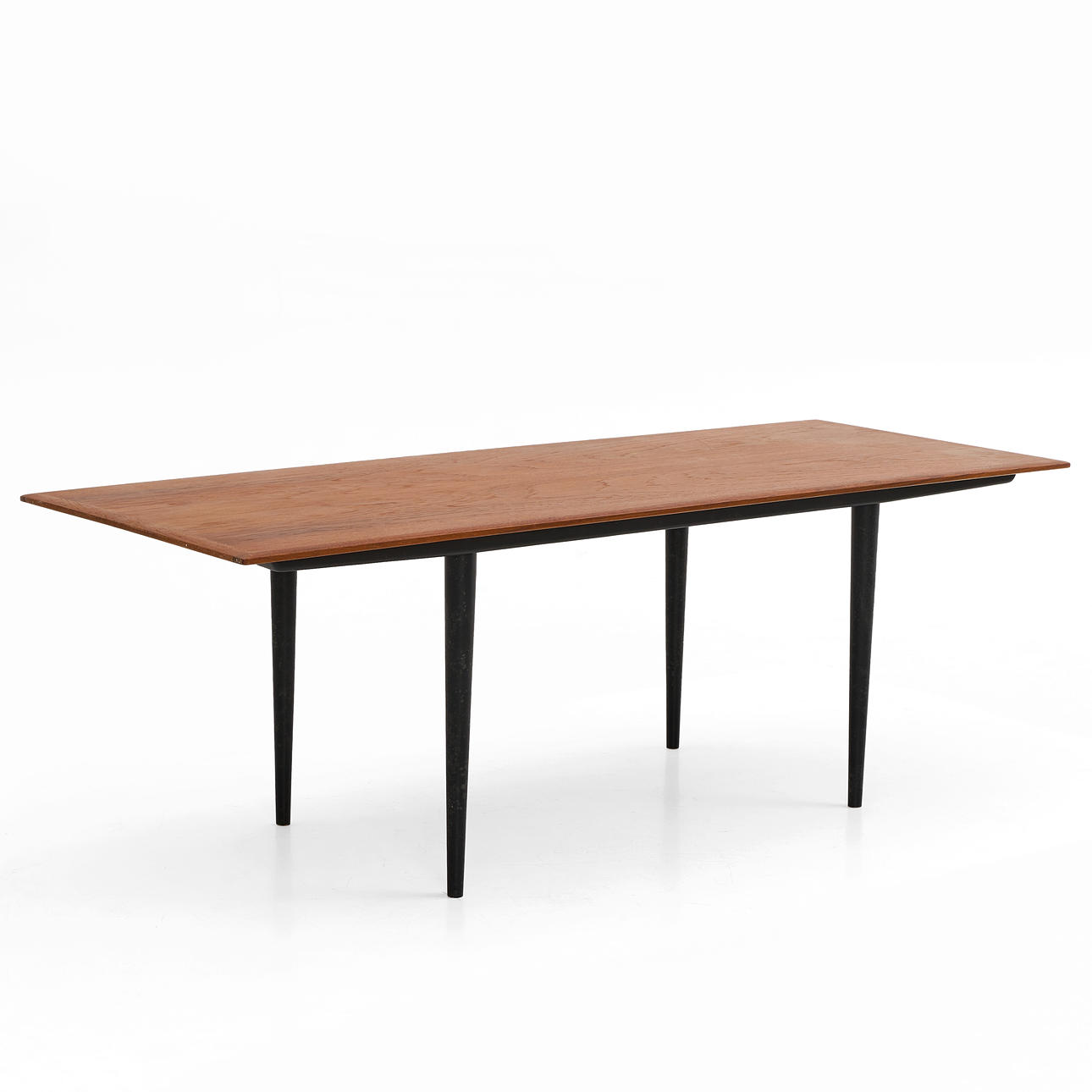 SOFFBORD, Vittsjö Möbelfabrik, 1960-tal, skiva fanerad i teak, ben i svartmålat trä
