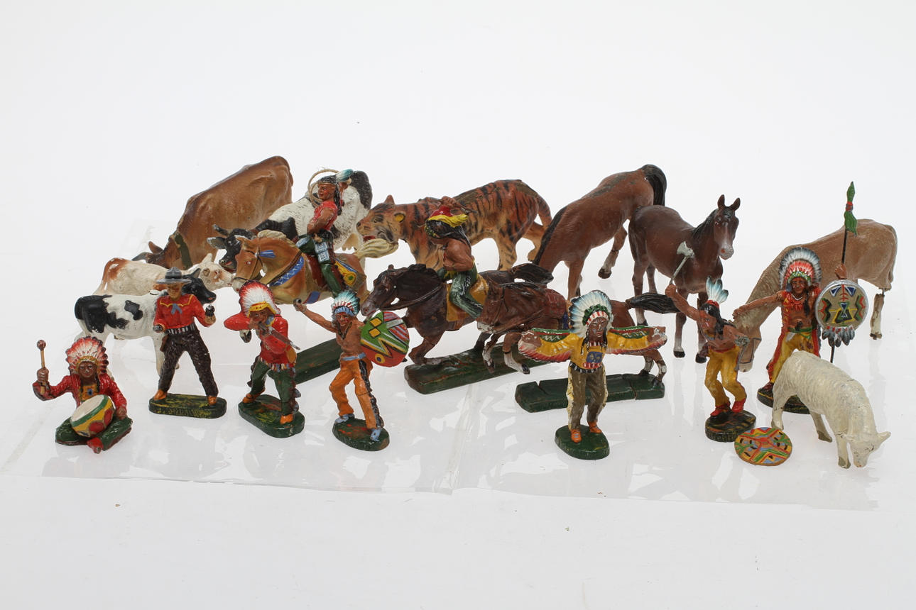 ELASTOLIN DJUR och WESTERNFIGURER, cirka 20 stycken.