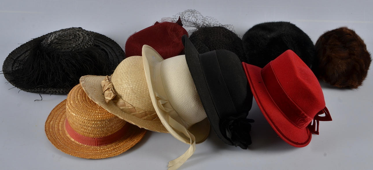 HATTAR SAMT MÖSSOR, 12 st.