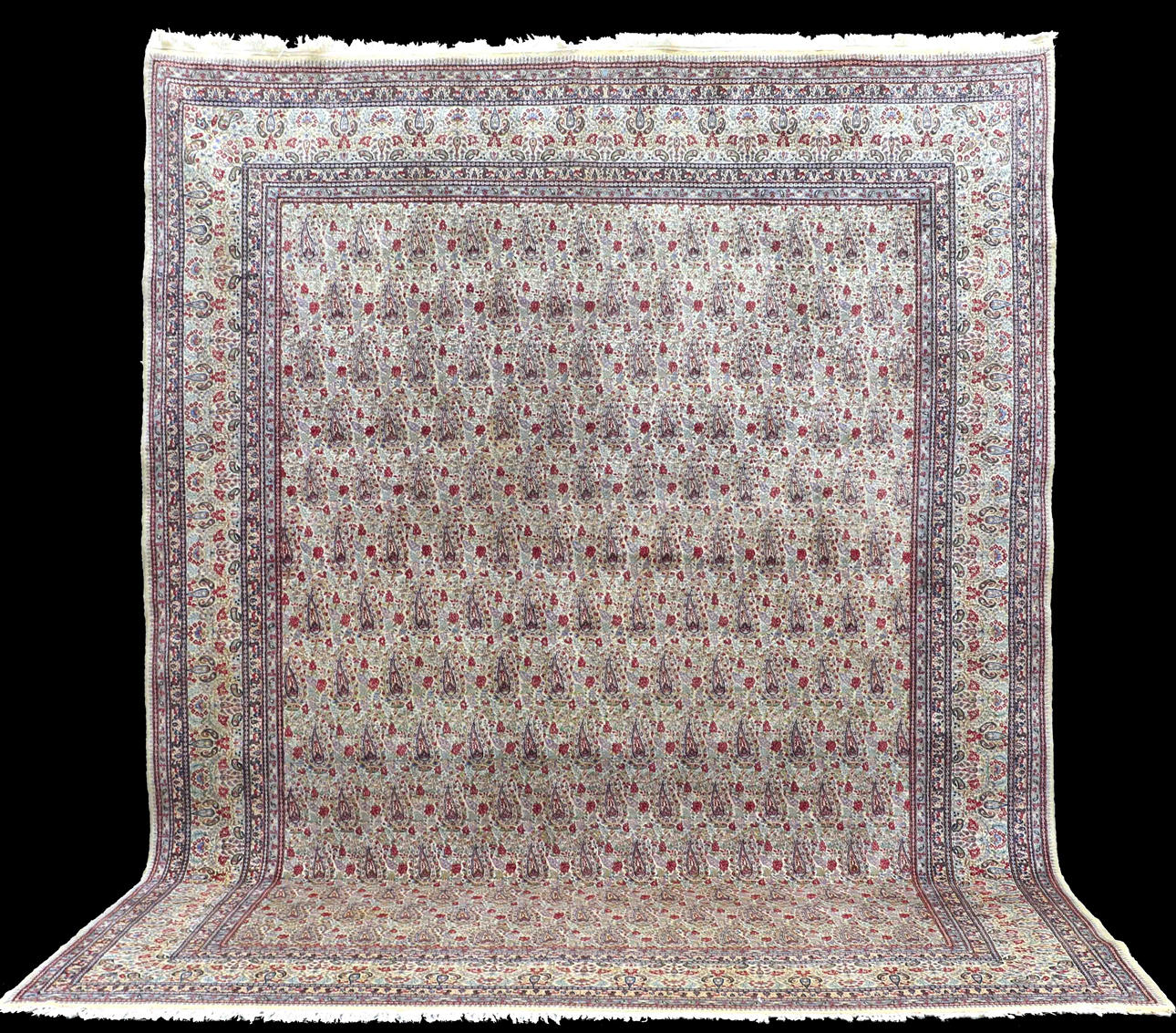 MATTA, persisk, semiantik ghom, 395 x 300 cm.