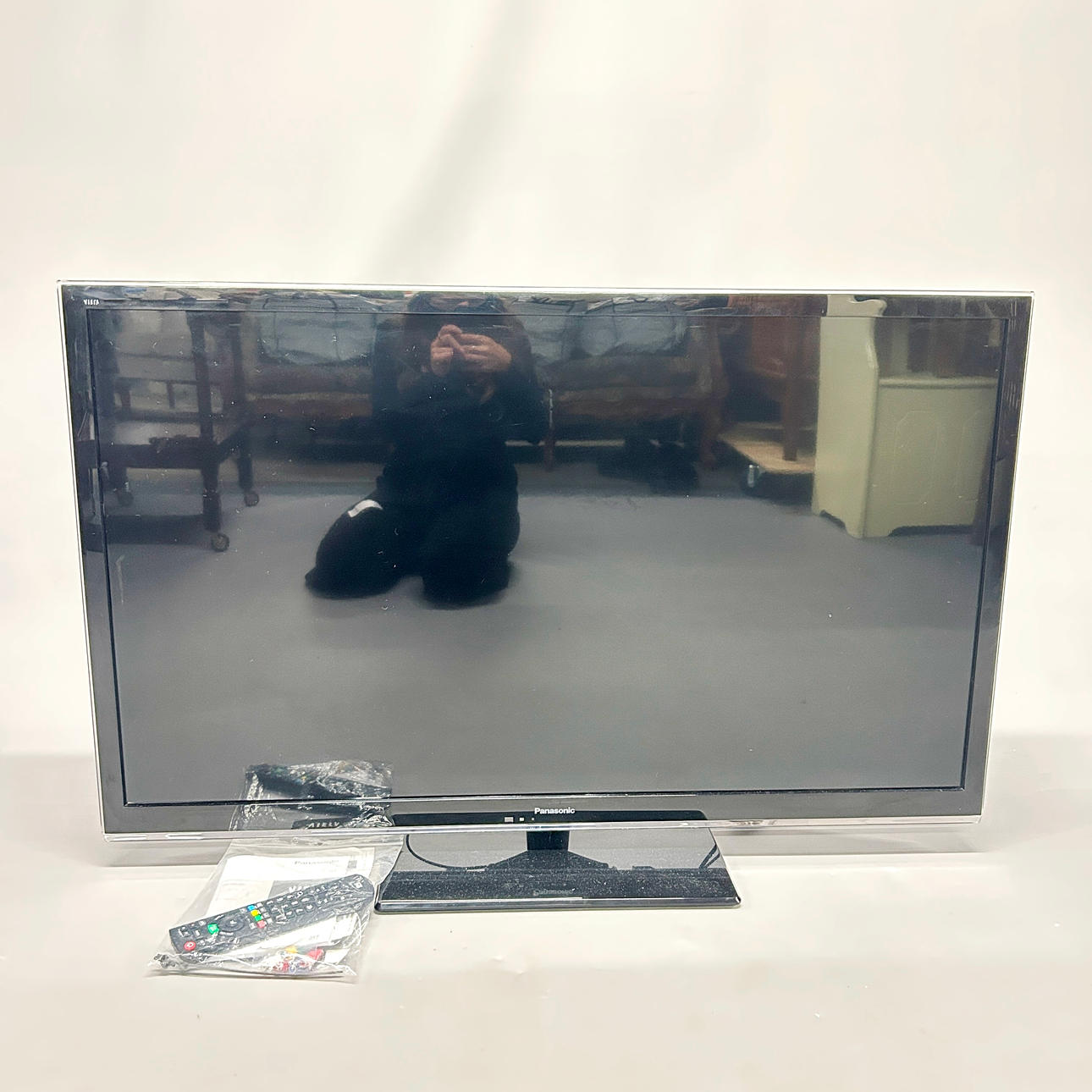 PANASONIC 41'' TV.