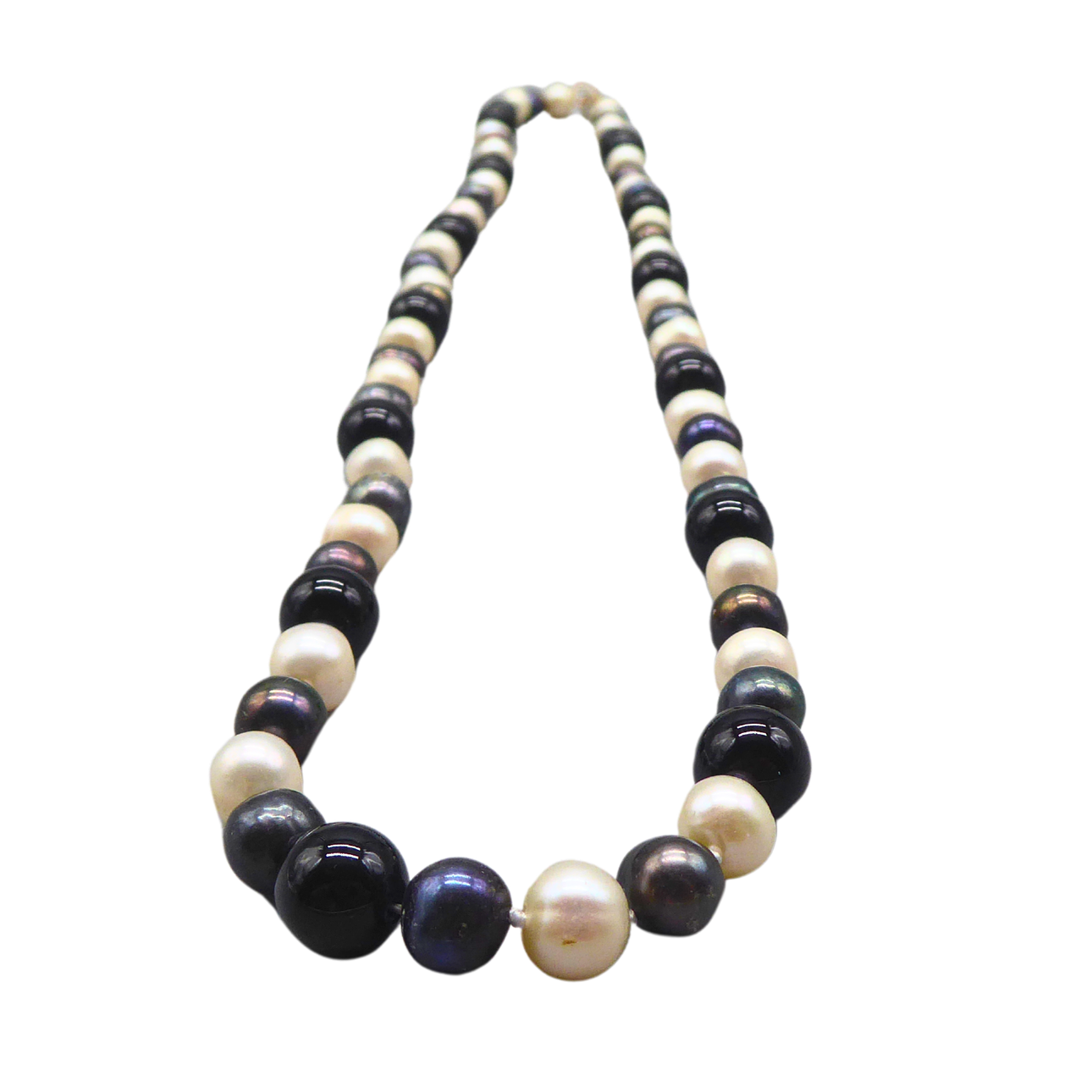 3-COLOUR PEARL NECKLACE.