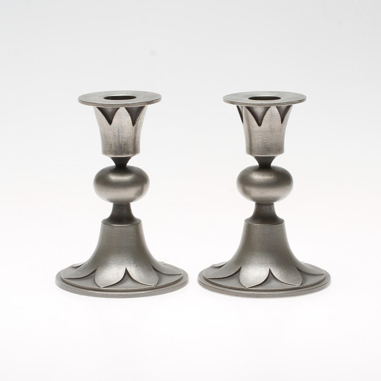 LJUSSTAKAR, ett par, tenn, Edvin Ollers, Schröder & Olsson, 1900-tal.