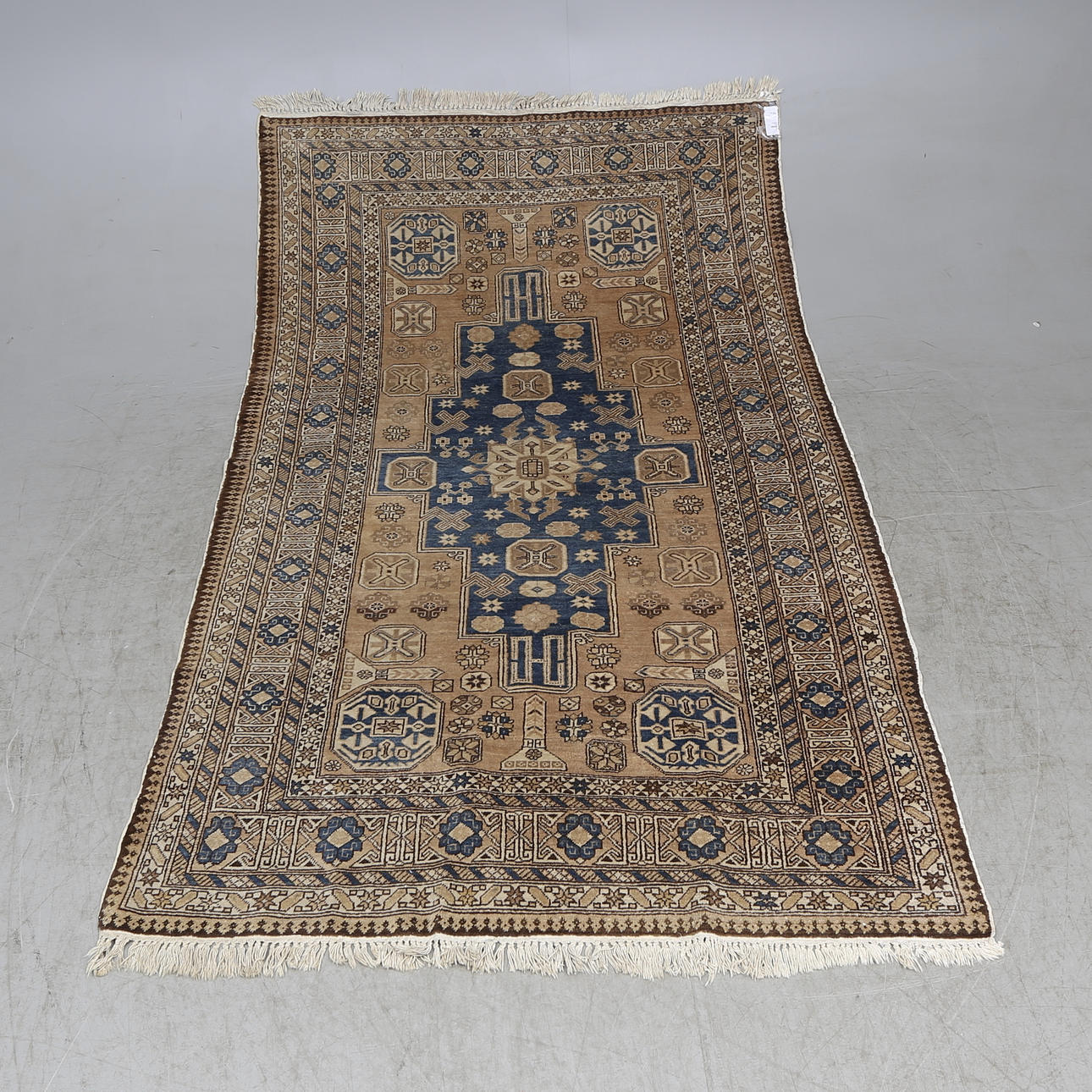 MATTA, orientalisk, ca. 260x157 cm.