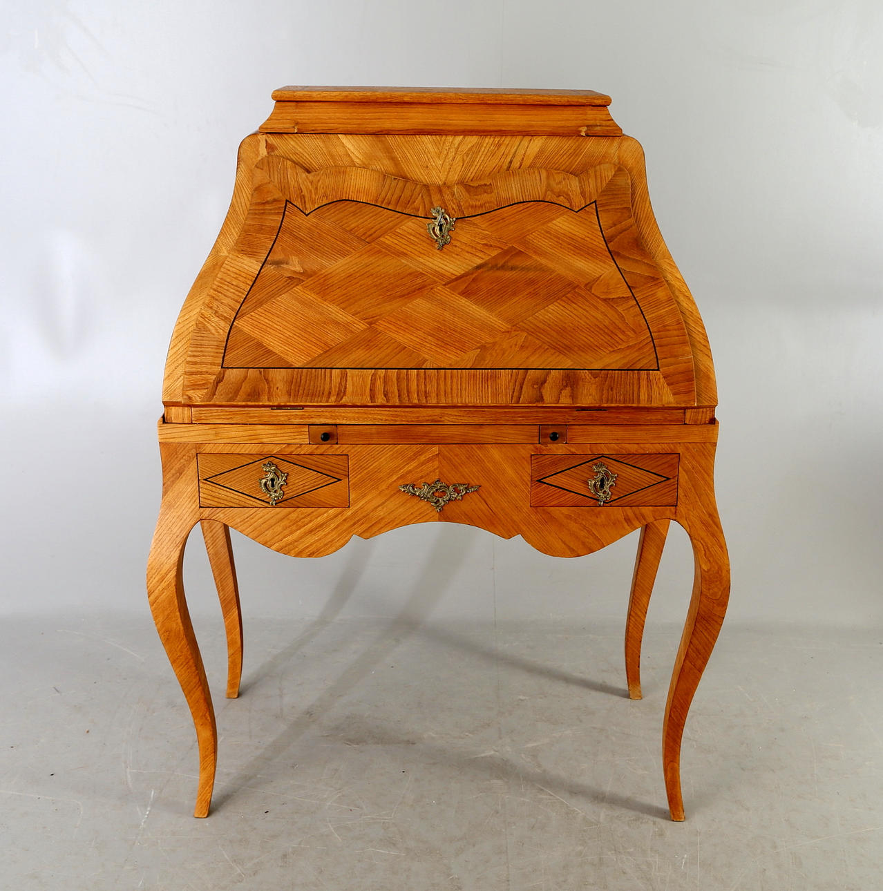 SEKRETÄR, ek, rokokostil, 1900-tal.