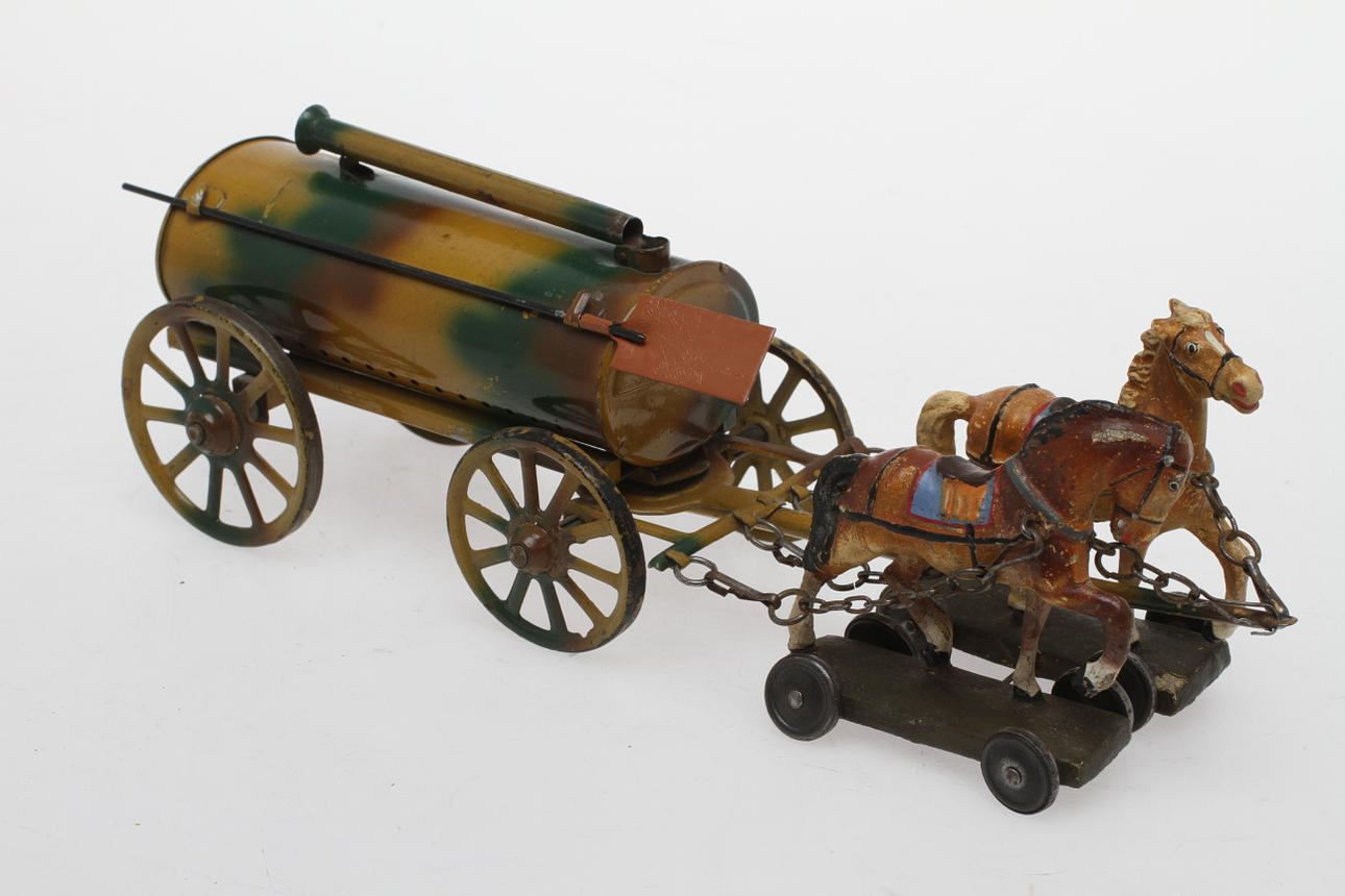 LINEOL FIELD BAKERY caballo atado con dos caballos de tiro.