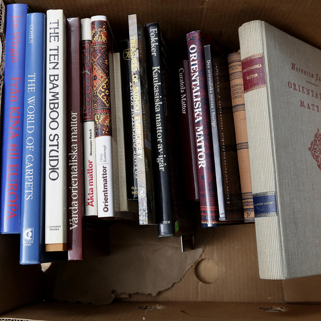 BÖCKER, 17 st, mattor och orintaliskt konsthantverk.