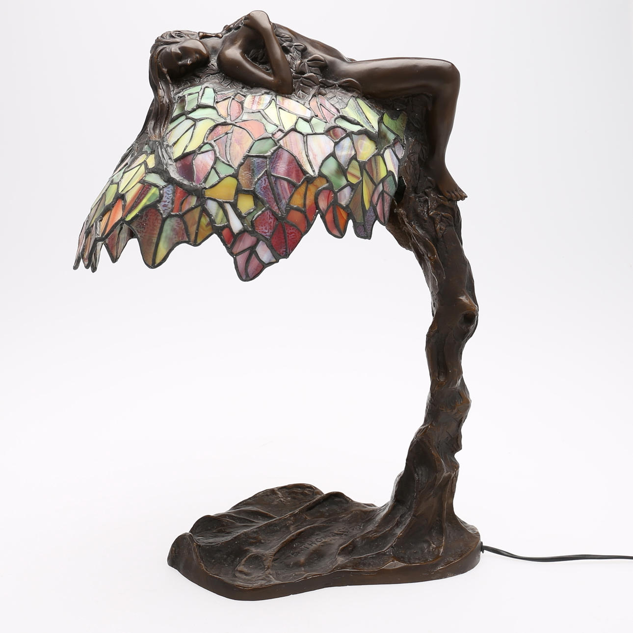 BORDSLAMPA, Tiffanystil, "Daphne", brons och blyinfattat glas, signerad E. Thomasson.