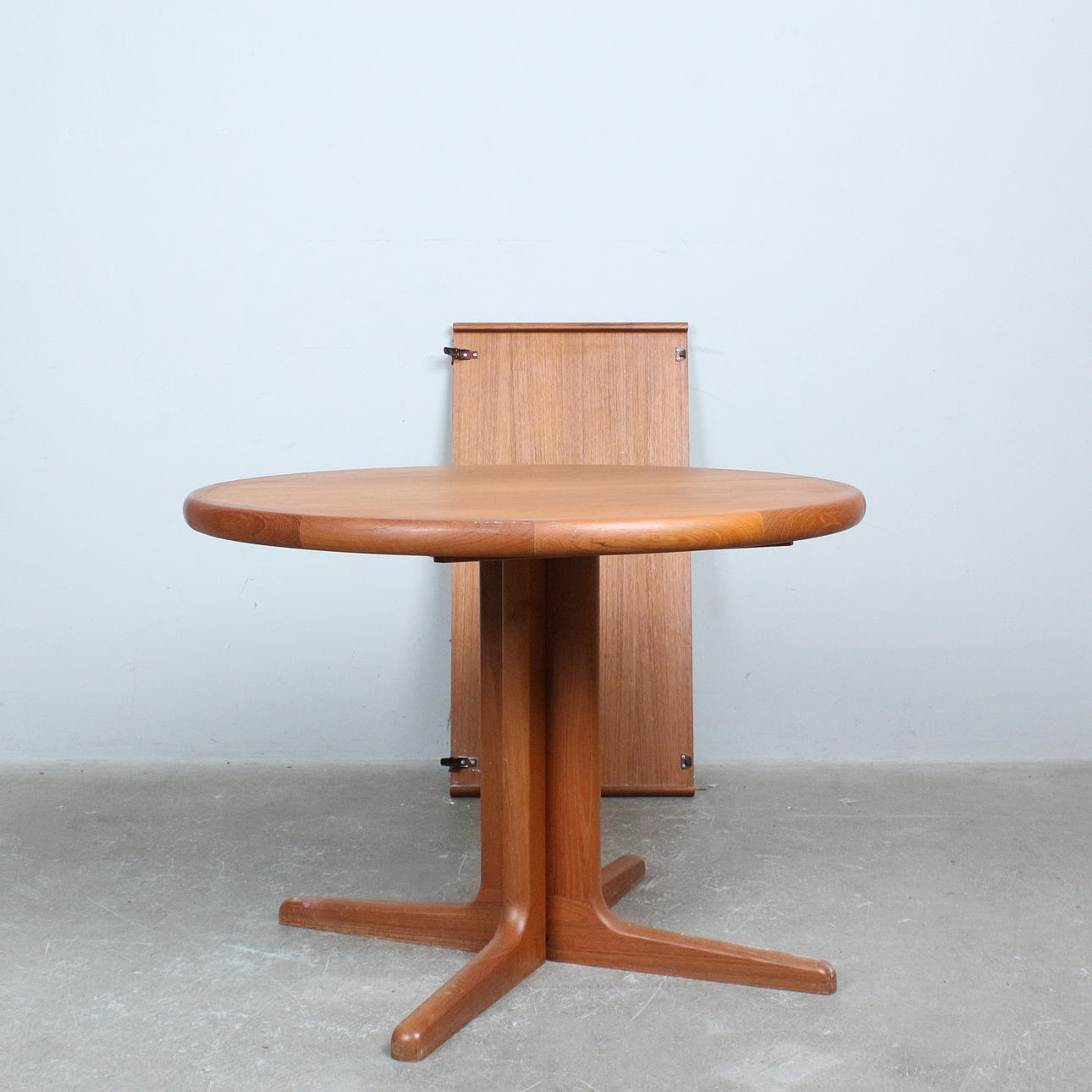 JOHS. Kristoffersen & Son, round table / dining table. Teak.