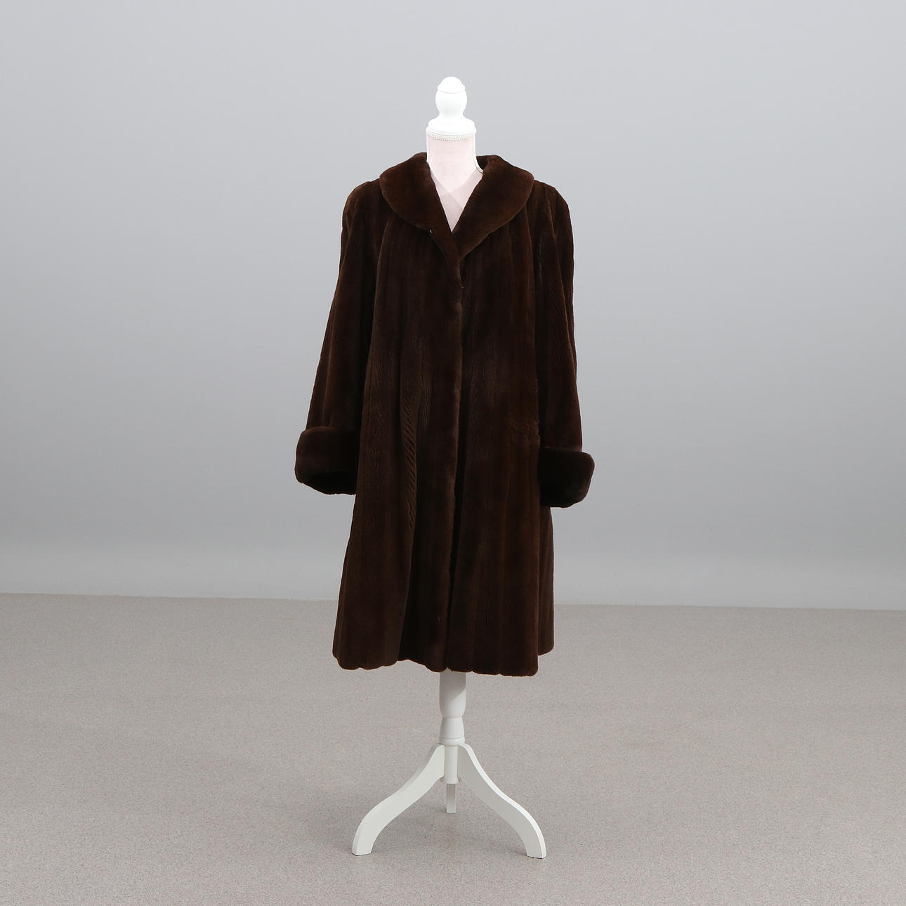 SAGAMINK SELECTED, FUR COAT. Brown sheared mink.