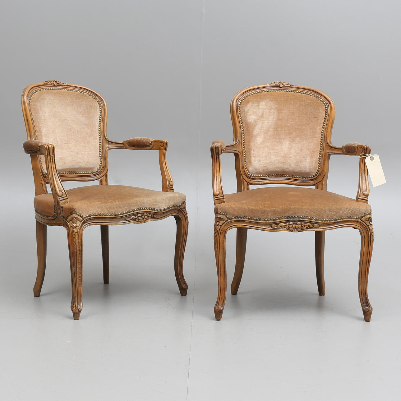 KARMSTOLAR, ett par, rokokostil, 1900-tal.