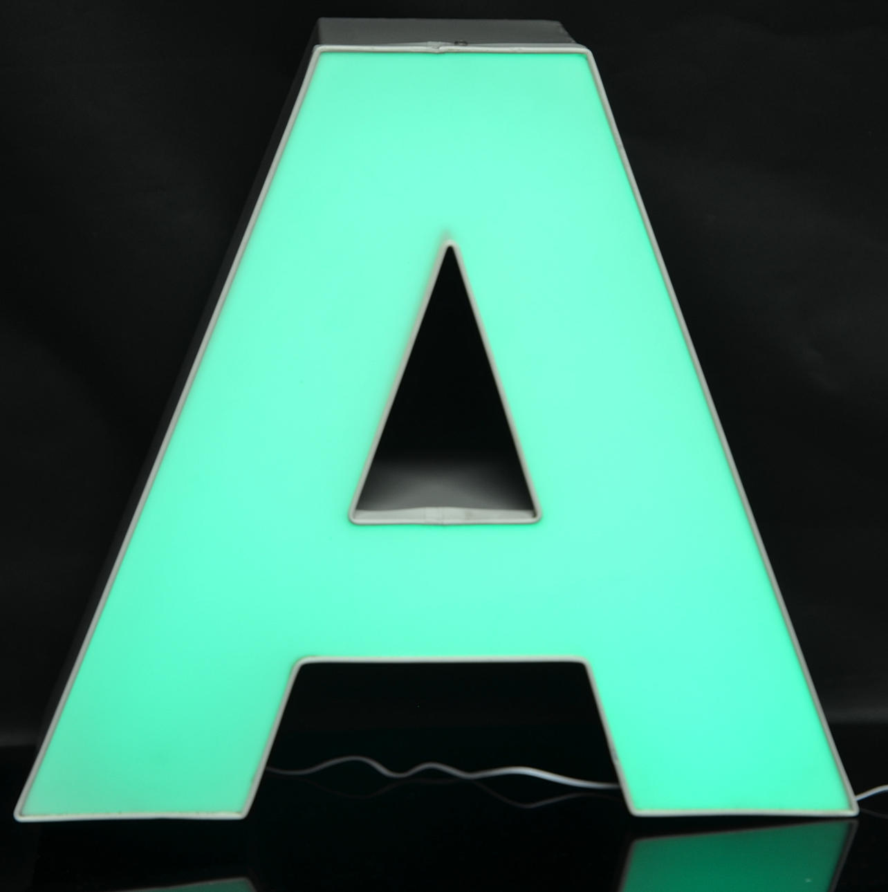 BOKSTAVSLAMPA, ledbelysnig,16-olika färger.