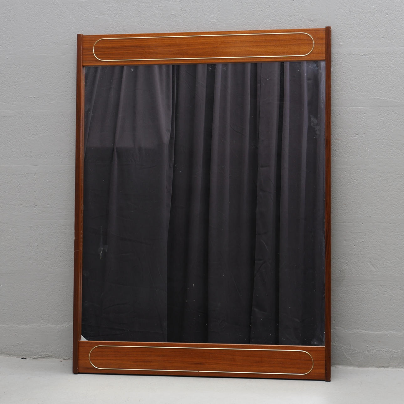 MIRROR. 20th century, with brass details.