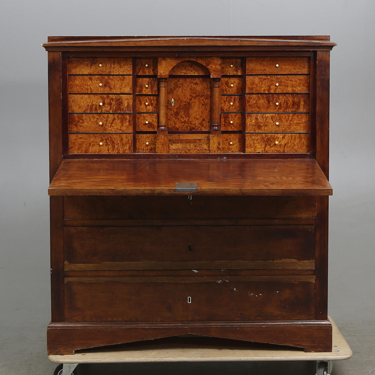 CHIFFONJÉ, Karl Johan, 1800-talets mitt.