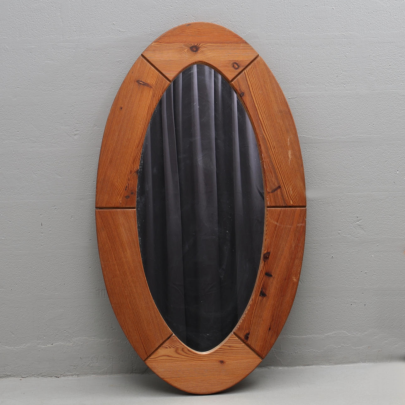 MIRROR. Oval, pine, Glasmäster, Markaryd.