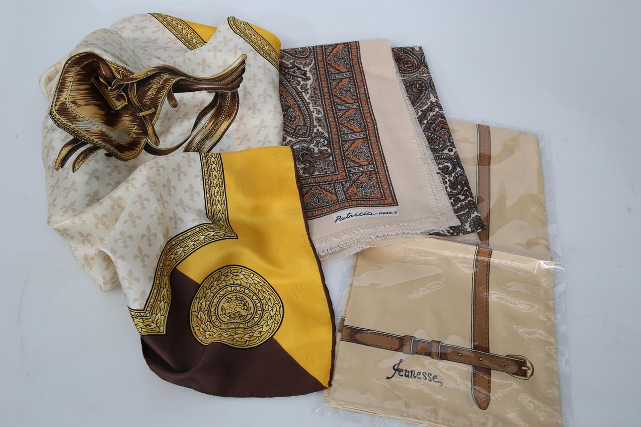 SCARVES, bland annat siden, 3 stycken, Paris.