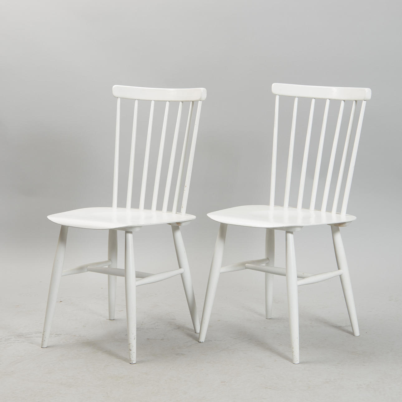PINNSTOLAR, 1 par, vitmålade, Edsbyverken.