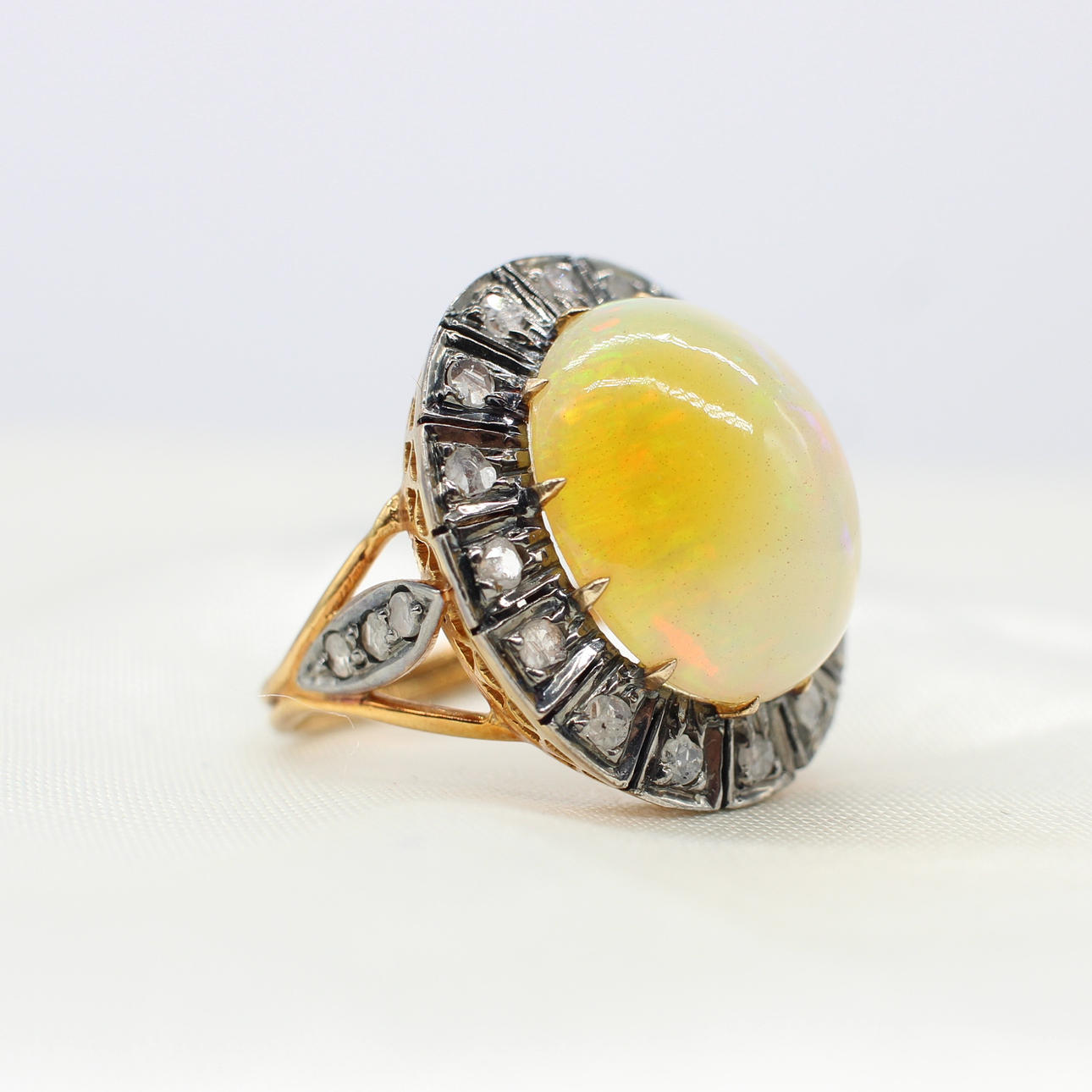 OPAL & DIAMOND RING.