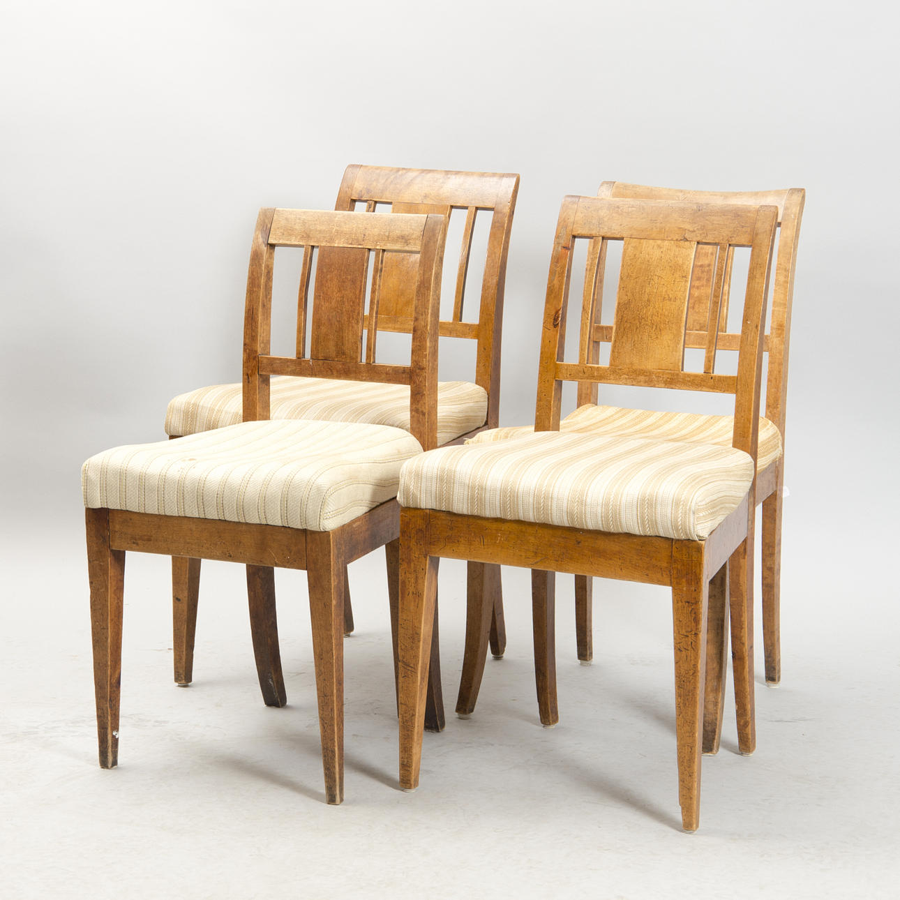 STOLAR, 4 stycken snarlika, björk, empire.